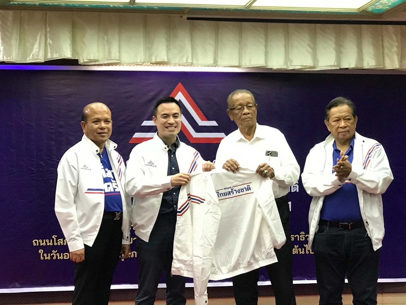 เอกนัฏ รวมไทยสร้างชาติ ปิดดีลบ้านใหญ่นราธิวาส ตั้งเป้ากวาด ส.ส.ชายแดนใต้  