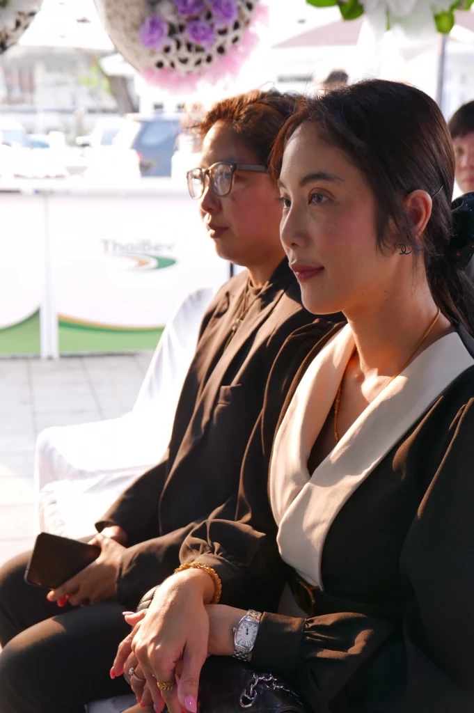 พระราชทานน้ำหลวงอาบศพ ม.ร.ว. สมลาภ กิติยากร เลขานุการ กรมหมื่นสุทธนารีนาถ