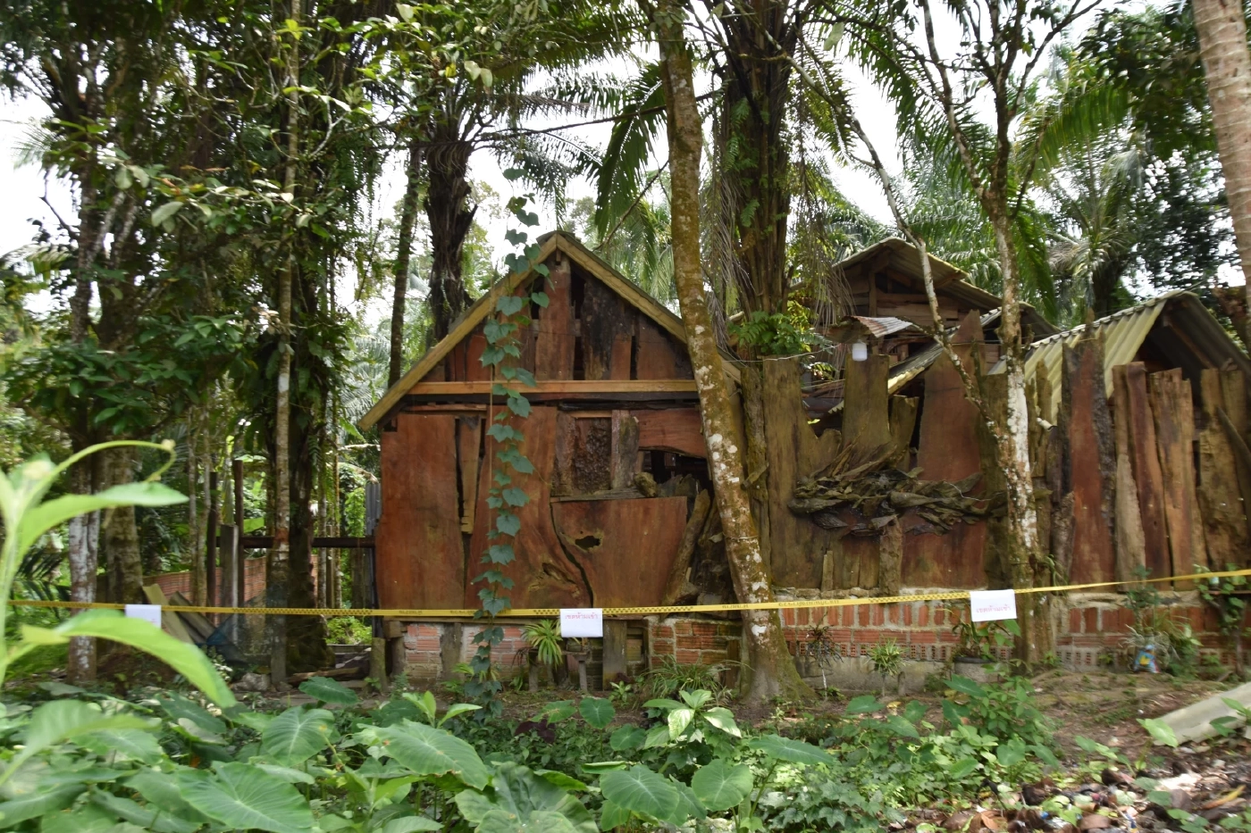 คุมตัว 4 ผู้ต้องสงสัย สังหารโหด 4 ศพ เชื่อปมมาจากเรื่องยาเสพติด