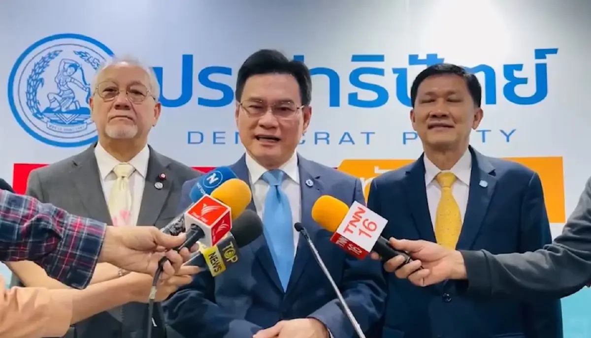 จุรินทร์ ลักษณวิศิษฏ์  รองนายกฯ รัฐมนตรีพาณิชย์ และหัวหน้าพรรคประชาธิปัตย์