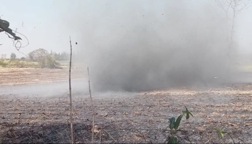 ดำเนินคดีจริง! จ.ตาก จับ 2 ชาวบ้านแม่สอดเผาอ้อย ฝ่าฝืนการแก้ปัญหา PM2.5