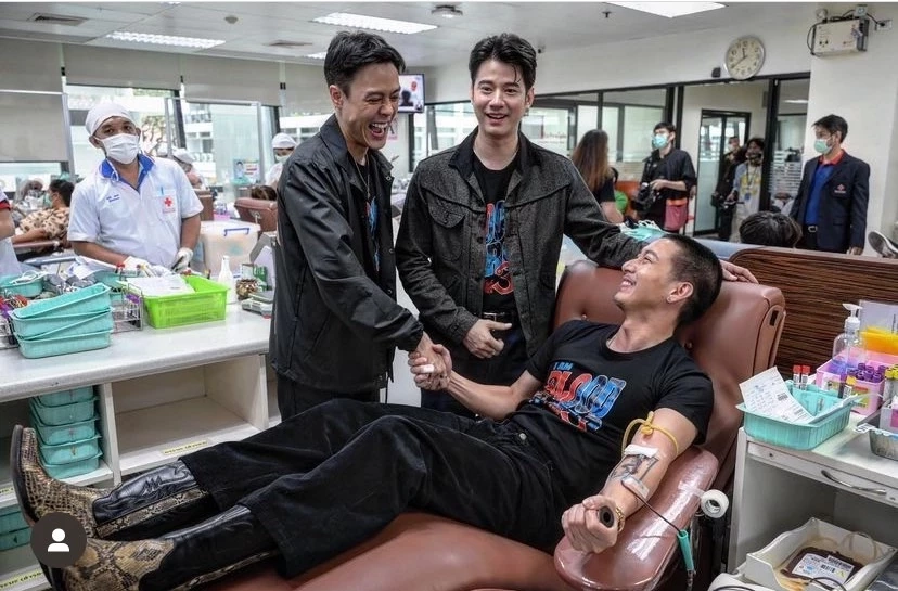 มาริโอ้-โตโน่-เอม ภูมิภัทร  นักแสดงนำหนังขุนพันธ์ 3 ตะลุยโคราชกราบเท้าย่าโม