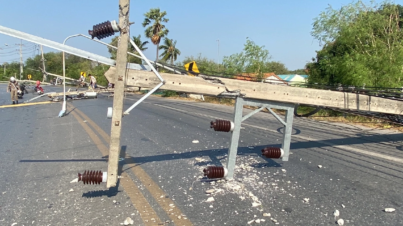 ที่แท้น็อตยึดถูกขโมย ต้นเหตุทำเสาไฟฟ้าเมืองลพบุรี โค่นนับสิบต้น