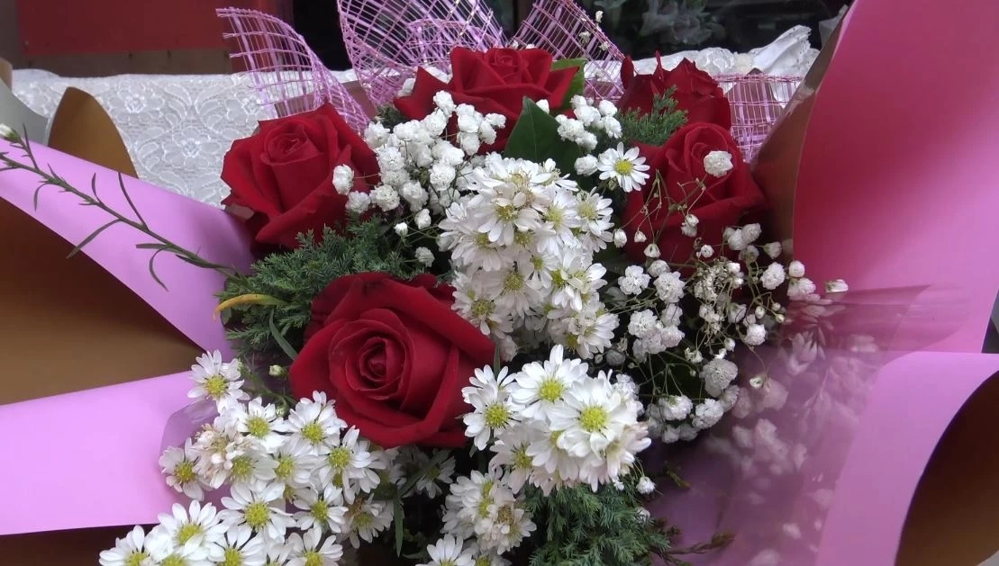 ลูกค้าแห่สั่งจอง กุหลาบวาเลนไทน์ แม้ราคาแพงขึ้น 2 เท่าตัว