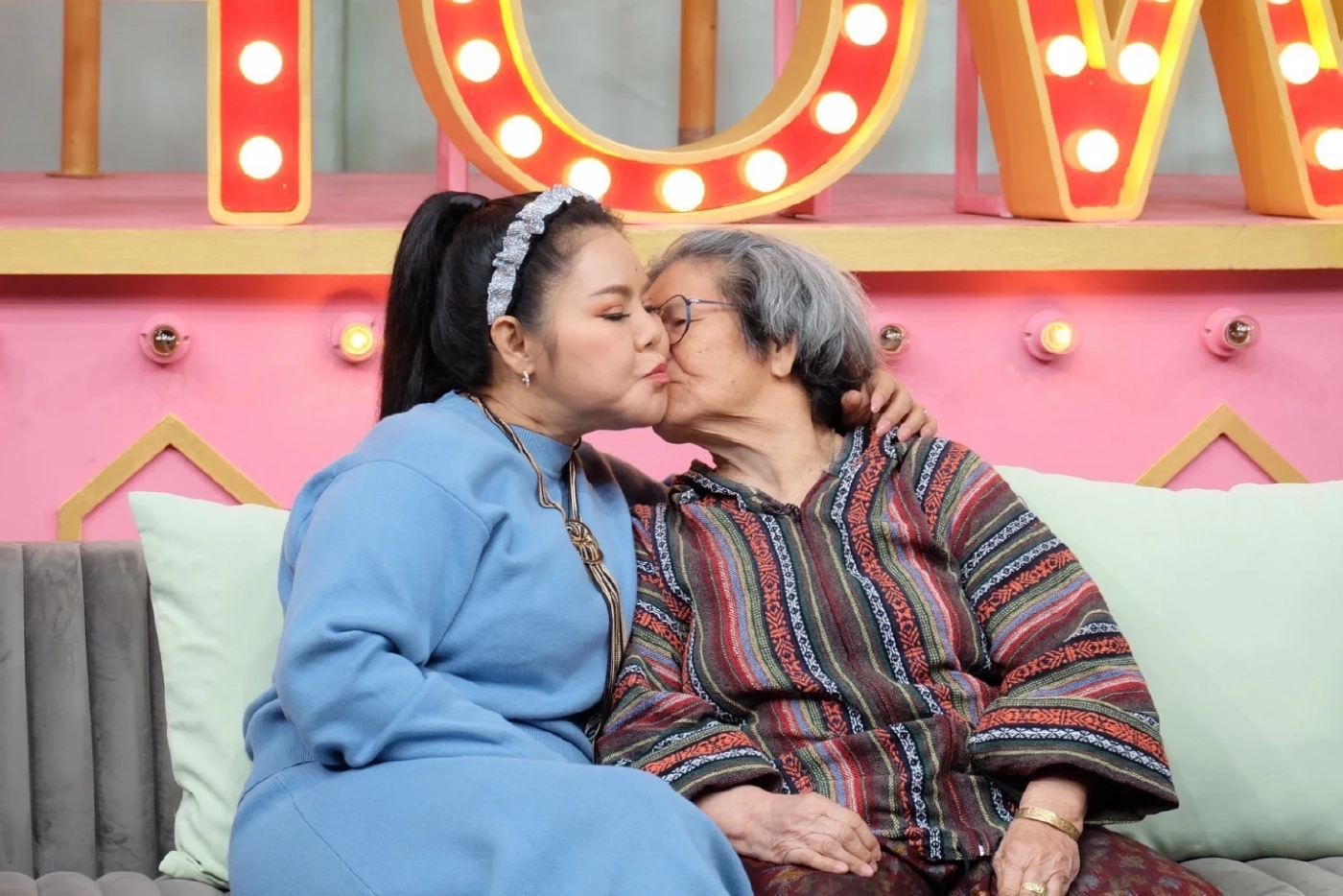 ฮาย อาภาพร ลูกทุ่งคนดัง โดนบูลลี่ไม่รู้จักกางเกงใน