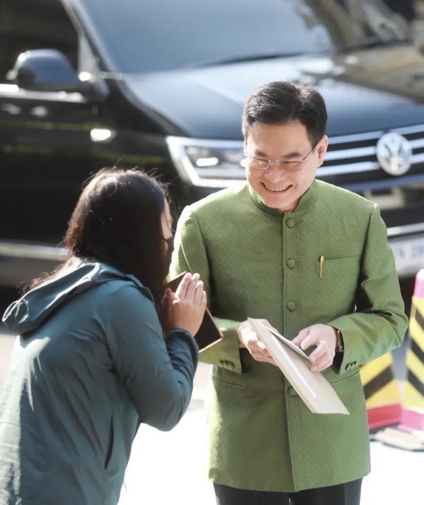 “จุรินทร์” ยิ้มรับ ! ไม่ตอบข้อเสนอ “สาธิต” ให้ชวน “อภิสิทธิ์” ช่วยหาเสียง