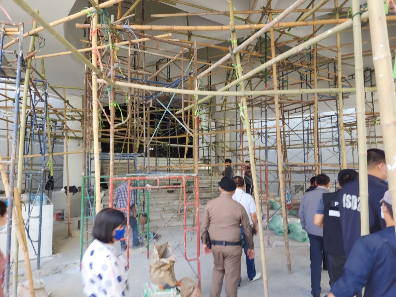 ตำรวจแจ้งข้อหาแอบเปิด "ลาลิซ่า" อาบอบนวด เหตุไม่แจ้งเปลี่ยนมือเจ้าของ