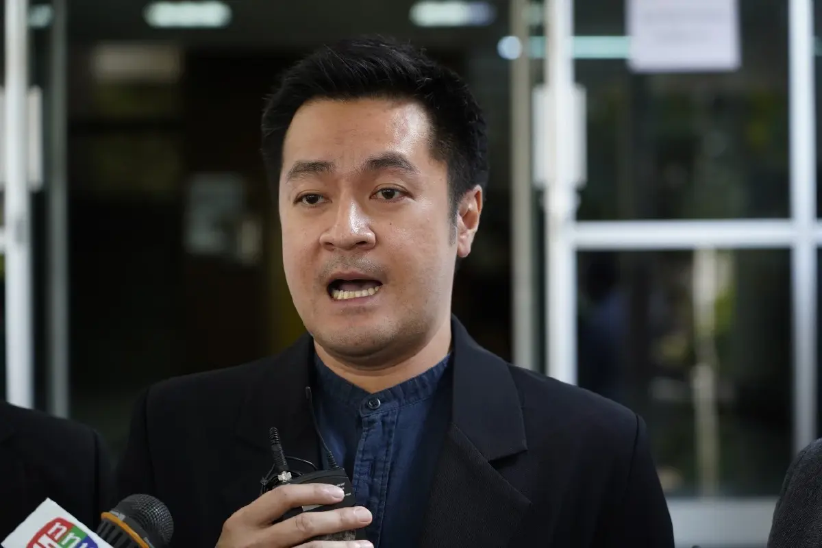 ตามคำท้า “ปดิพัทธ์” หอบหลักฐานเอาผิด "ประยุทธ์" ทุจริตบ้านพักสวัสดิการทหาร