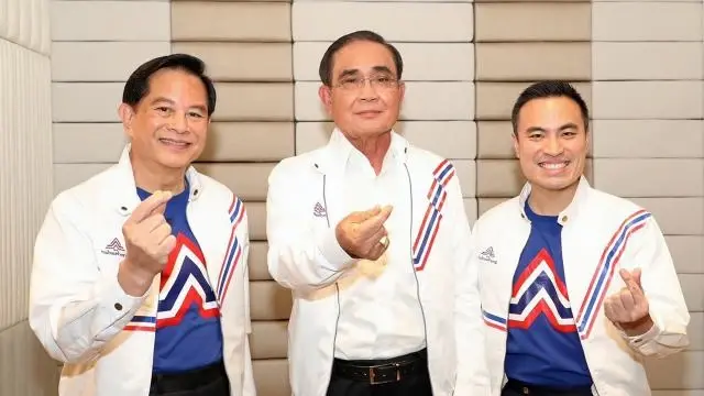 พีระพันธ์ สาลีรัฐวิภาค หัวหน้าพรรครวมไทยสร้างชาติ พล.อ.ประยุทธ์  จันทร์โอชา นายกฯ และเอกนัฏ พร้อมพันธุ์ เลขาธิการพรรค 
