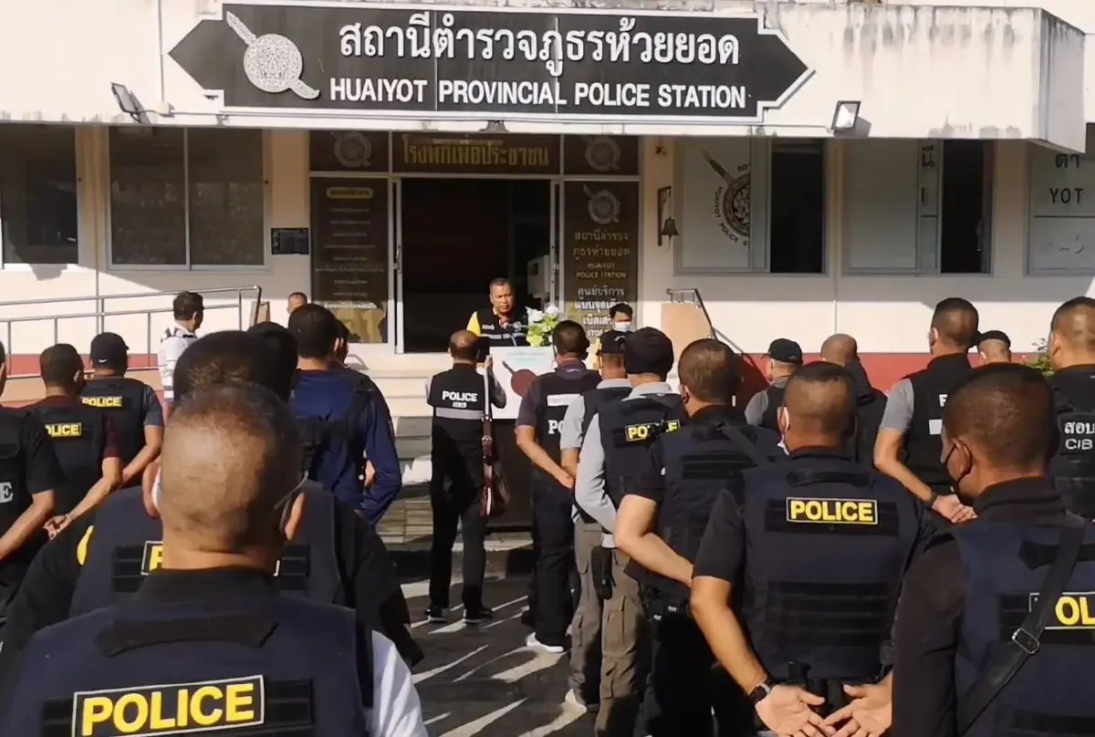 ตร.สนธิกำลังกว่า 150 นาย เร่งล่าตัวชายคลั่งพกปืน คาดยังอยู่ในพื้นที่