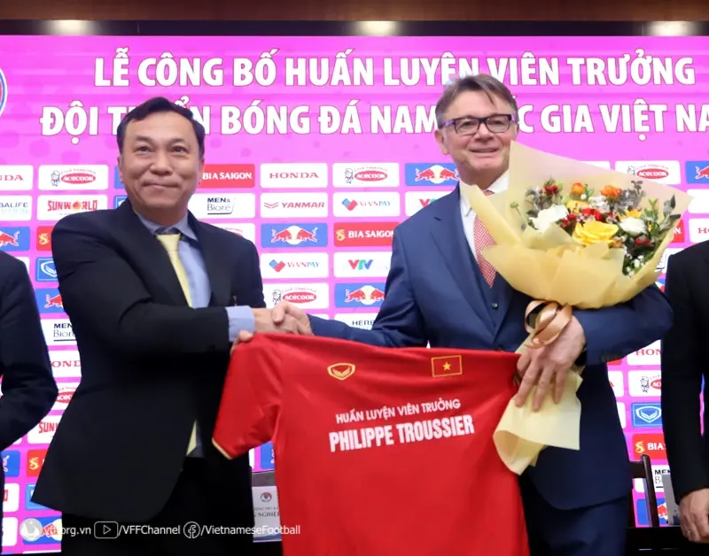 เวียดนามเปิดตัว "ทรุสซิเยร์" นั่งกุนซือคนใหม่เป็นทางการ 
