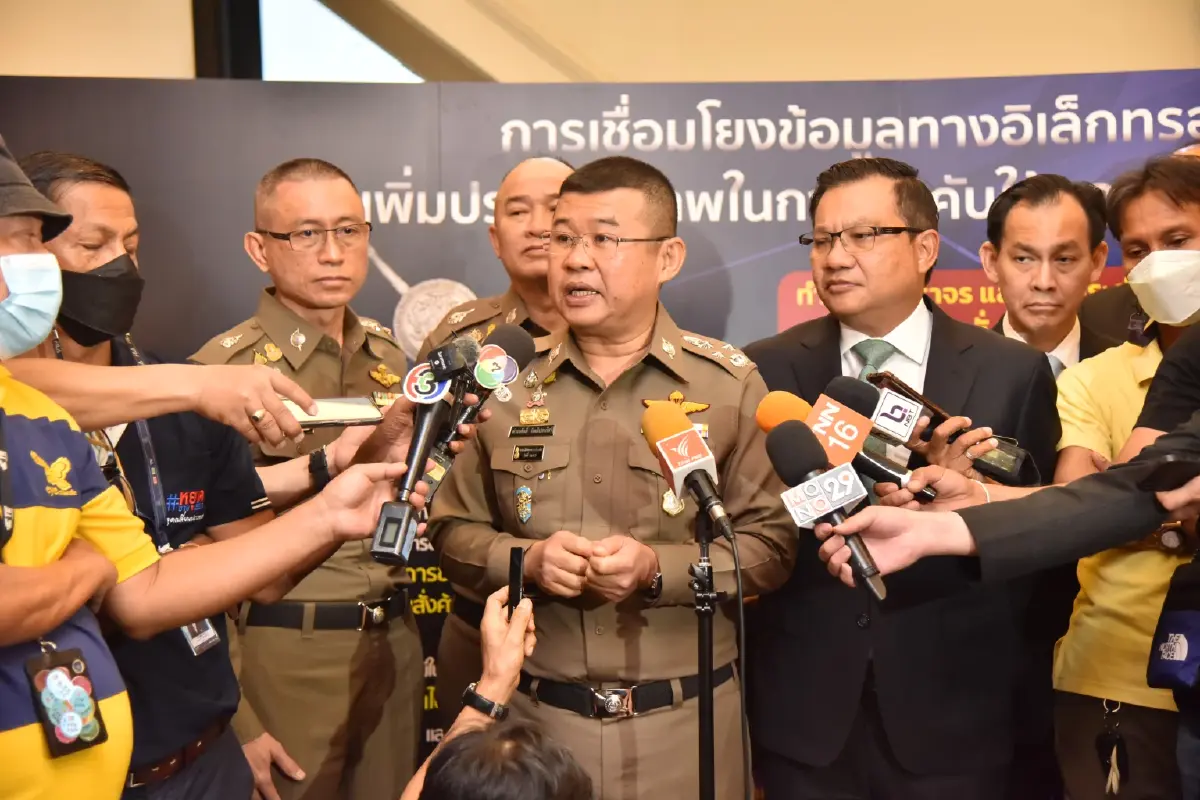 "บิ๊กเด่น" ปัดข่าวลือสั่งย้าย "ผบช.น." ส่วนอนาคตยังตอบไม่ได้
