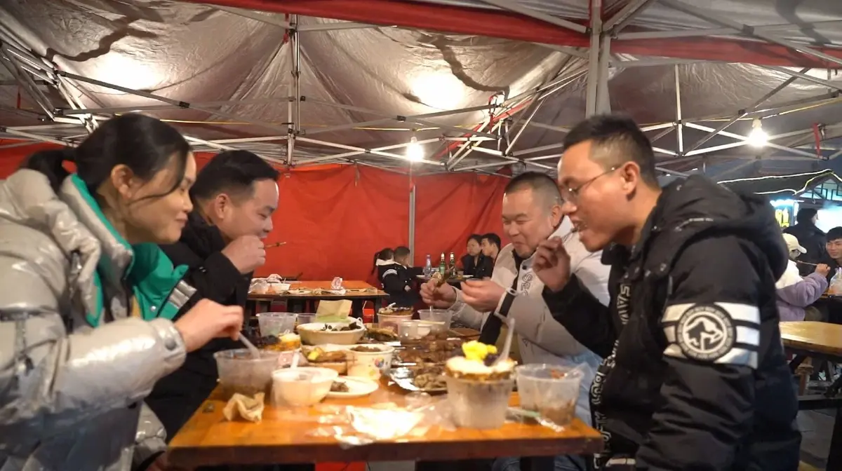 ยุคเฟื่องฟู "หม้อไฟ" ร้านอาหารมาแรงในจีน (คลิป)