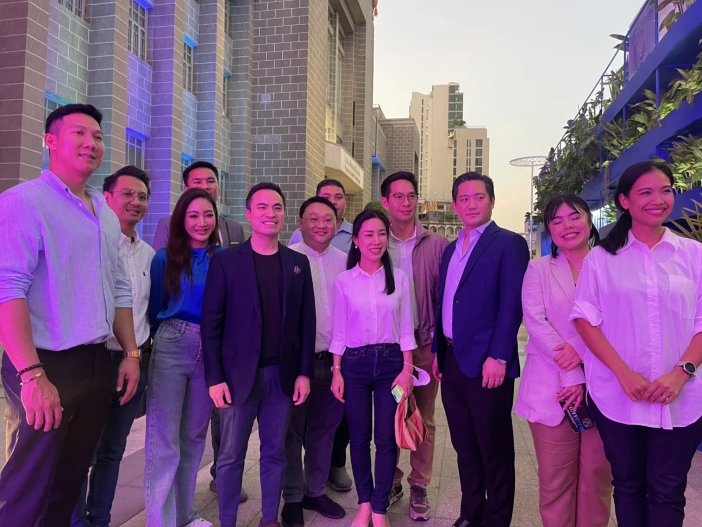  "วินท์ สุธีรชัย" ว่าที่ผู้สมัคร ส.ส.กทม.พรรครวมไทยสร้างชาติ และเป็นอดีตส.ส.บัญชีรายชื่อ พรรคก้าวไกล พร้อมทีมงานก้าวไกลที่จะย้ายมาด้วย