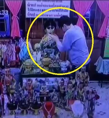 เปิดคลิป คนร้ายแอบฉกสร้อยคอทองคำ"ย่านาค" วัดมหาบุศย์