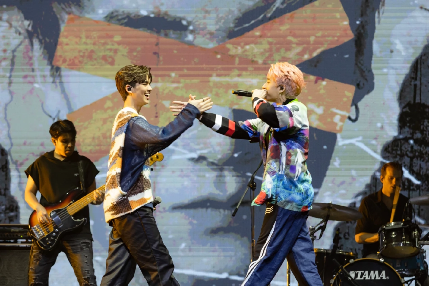 นิโคล เทริโอ กลั้นน้ำตาไว้ไม่อยู่ เมื่อเห็น  ทิกเกอร์ บนเวที  