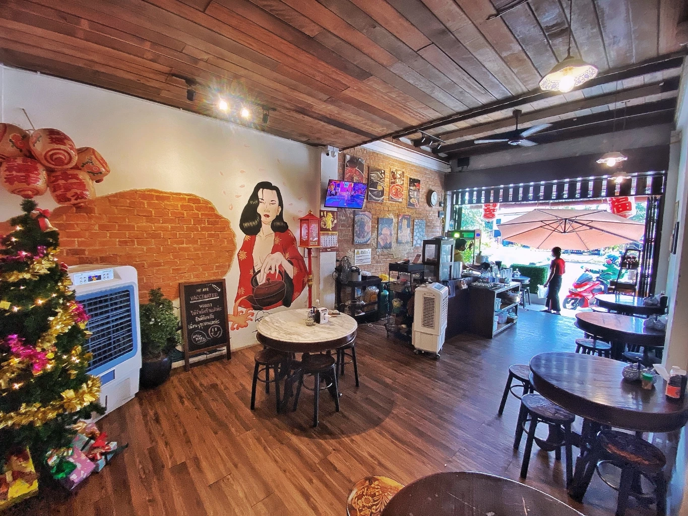 เกษมโภชนา by แม้ว ก๋วยเตี๋ยวเป็ดตุ๋นยาจีน ส่งต่อความอร่อยจากรุ่นสู่รุ่น