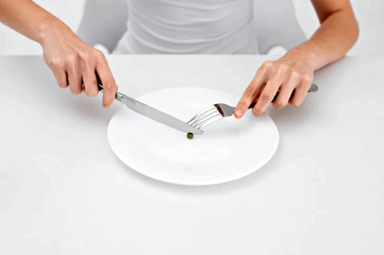 จะเป็นอย่างไร ถ้าร่างกายเราอดน้ำ-อดอาหาร?