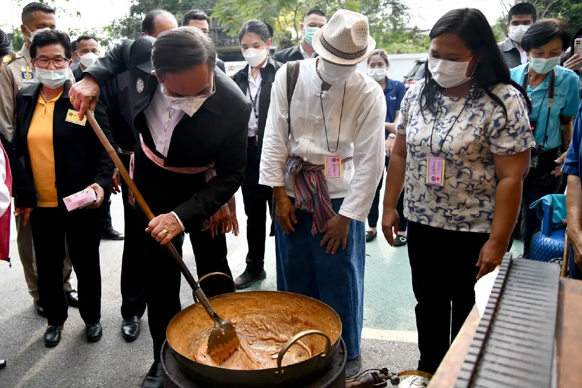 “นายกฯ” พูดไฟดับ! ย้ำไม่ได้มาหาเสียง อ้อนฝากใจให้ชาวแม่กลองดูแล