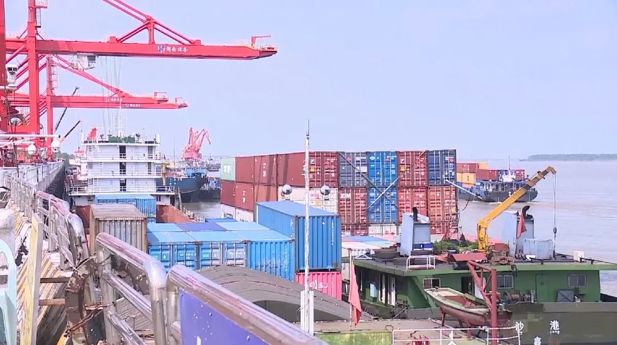 ท่าเรือริมฝั่งแม่น้ำแยงซีกลับมาคึกคัก (คลิป)