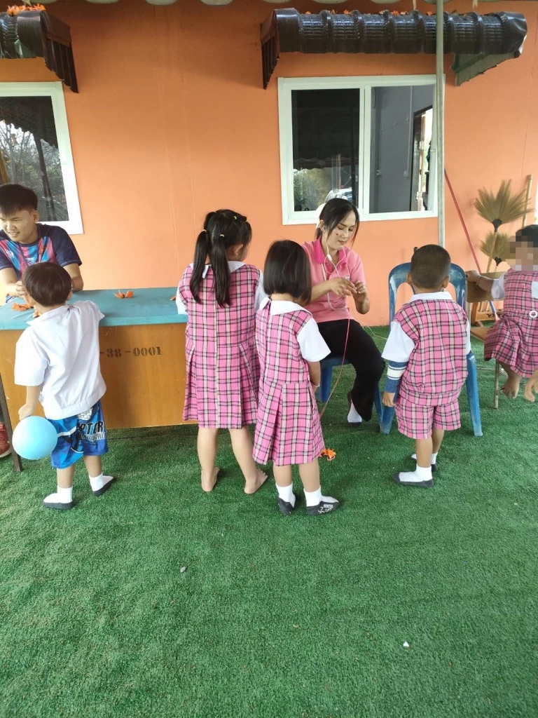 ที่นี่มีแต่ความรัก! เด็กเล็ก อบต.อุทัยสวรรค์ ร่วมส่งความรัก "วันวาเลนไทน์"