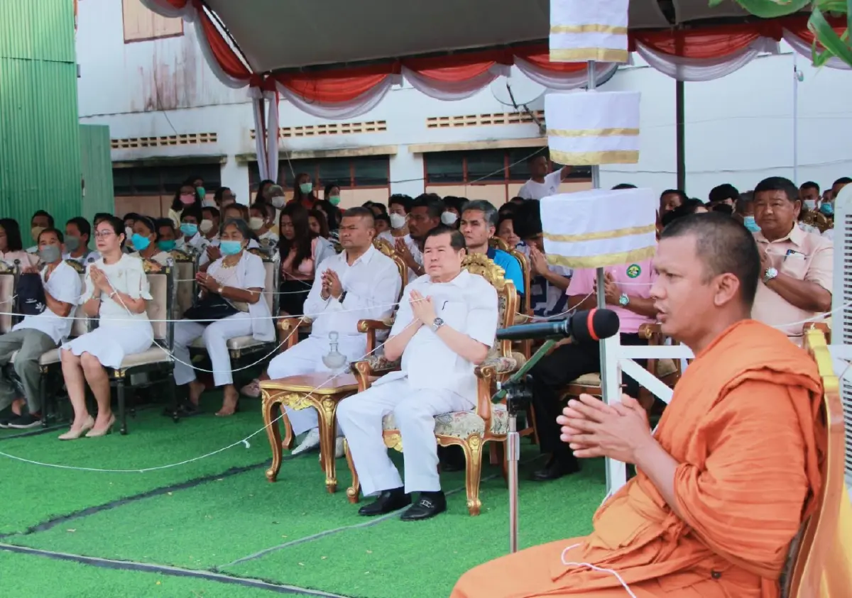 นิพนธ์ เบิกฤกษ์ เอาชัย อัญเชิญท้าวเวสสุวรรณ ประดิษฐานบนฐานบูชา วัดแช่มอุทิศ