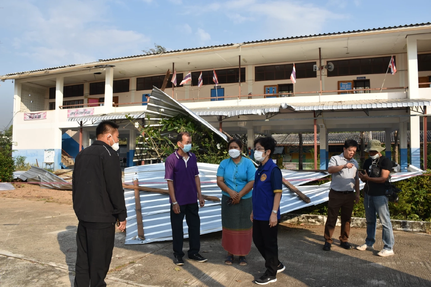 ระทึก!! พายุถล่มโรงเรียน ครู นักเรียนหนีตายอลหม่าน รุนแรงรอบ 100 ปี