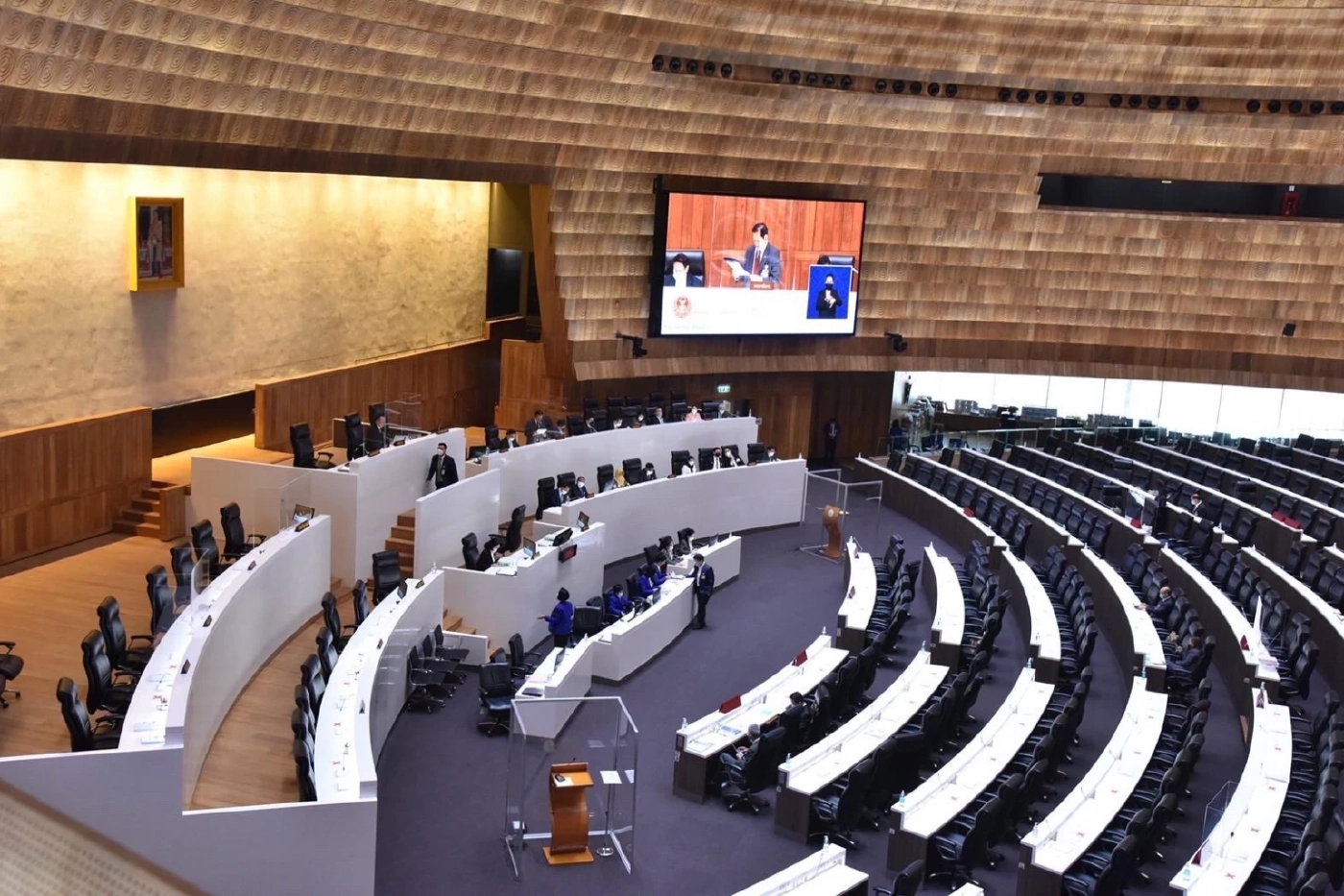 กฎหมายคุมสื่อค้างสภา องค์ประชุมไม่ครบ ก่อนลงมติ 