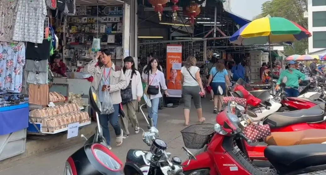 แม่สายคึกคัก หลังเปิดด่านได้ 2 วัน ชาวเมียนมาข้ามแดนชอปคับคั่ง