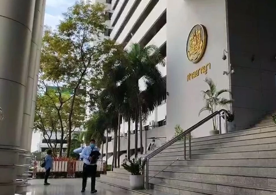 ศาลอาญาสั่งคุ้มครอง "ดีอีเอส" ห้าม "กองสลากพลัส" ขายสลากทุกแพลตฟอร์ม