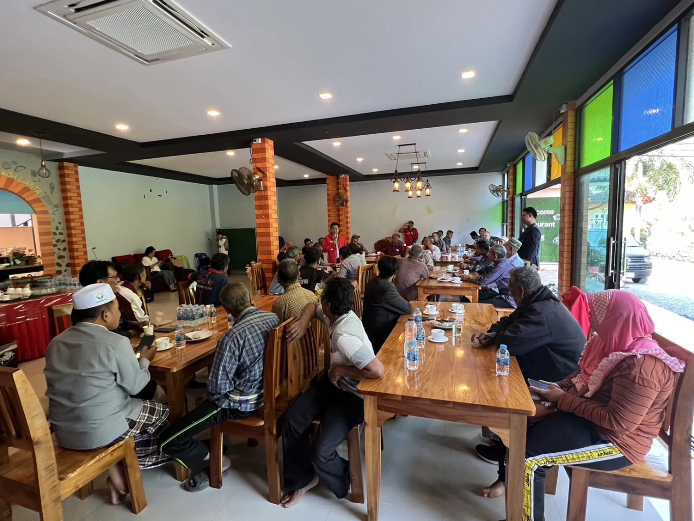 ชาวบ้านเกาะนุ้ย ร้อง"เพื่อไทย" นายทุนต่างถิ่นร่วมมือราชการยึดครองที่ดิน