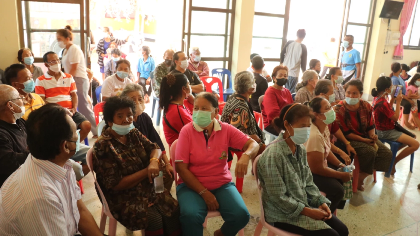 ชาวบ้านโห่ไล่เจ้าอาวาสแฉมั่วสีกาในห้องน้ำ ดูหนังโป๊