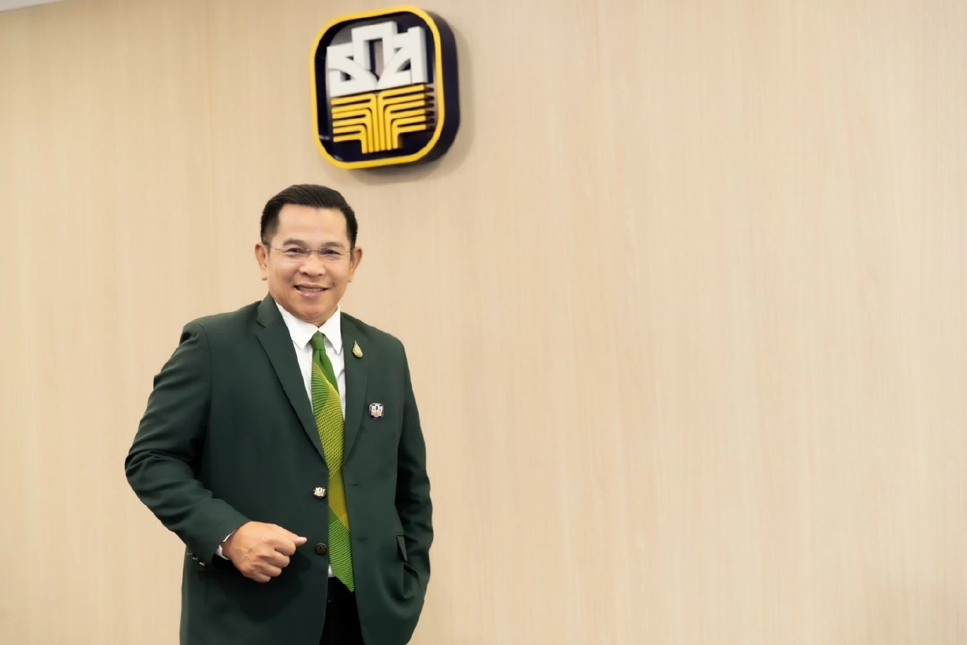 นายกษาปณ์ เงินรวง รองผู้จัดการธนาคารเพื่อการเกษตรและสหกรณ์การเกษตร (ธ.ก.ส.) 