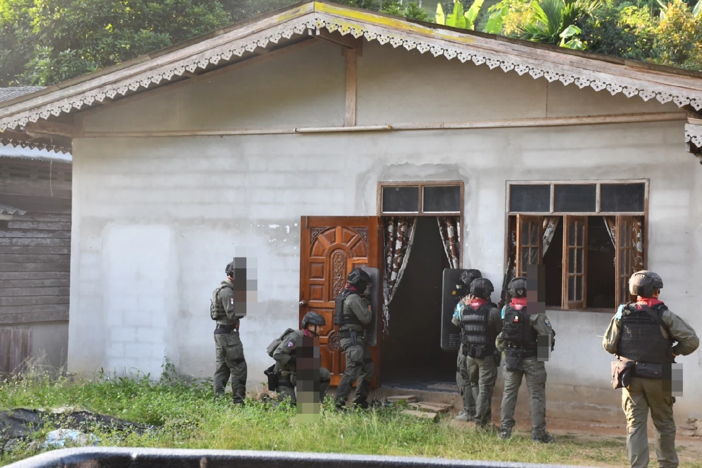 ด่วน! ตชด.ปิดล้อมอ.ธารโต วิสามัญฯมือประกอบระเบิด โยงบึ้ม“พ.ต.ต.”พลีชีพ