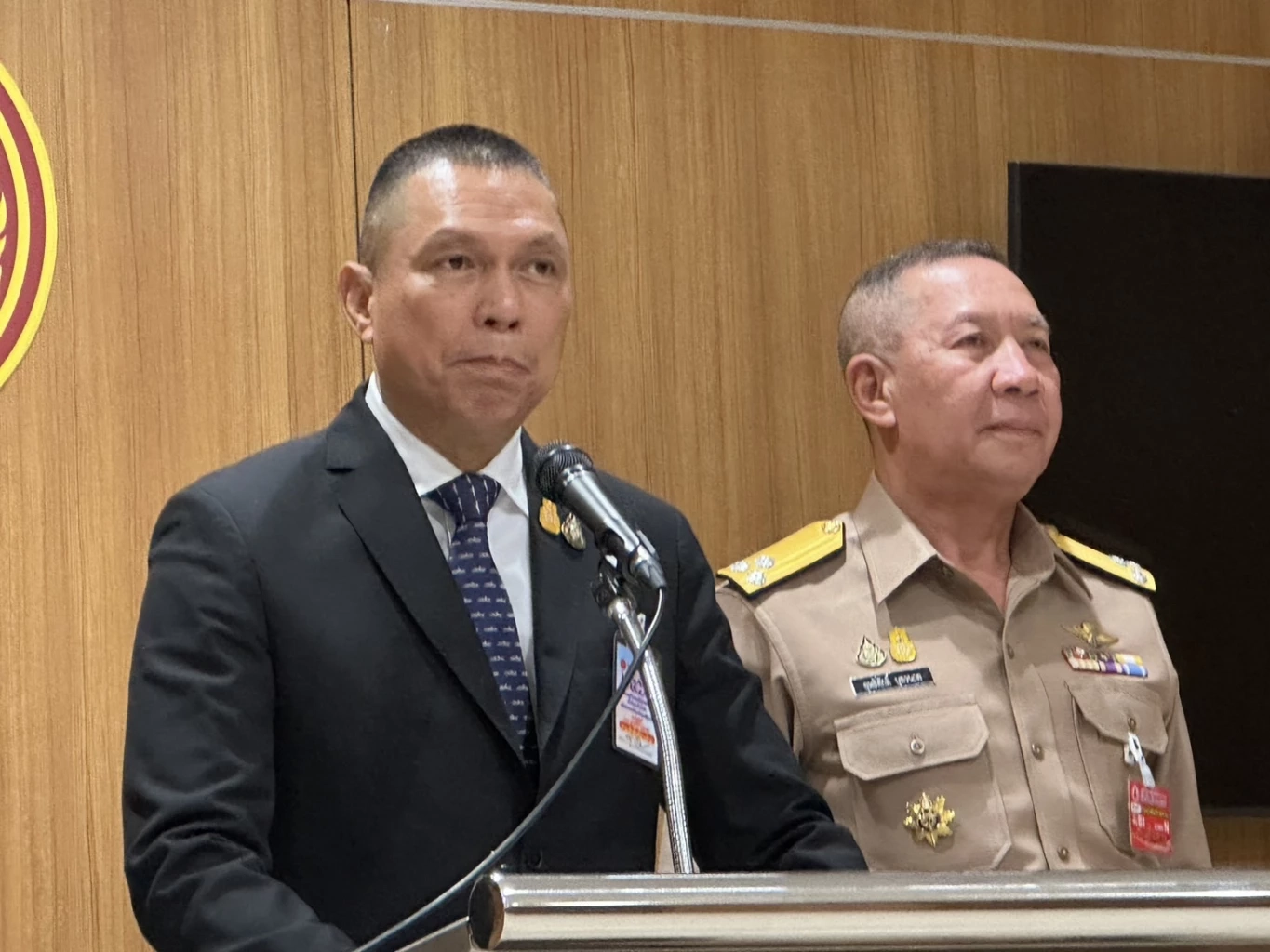 พลเรือเอก ชลธิศ นาวานุเคราะห์ เสนาธิการทหารเรือ