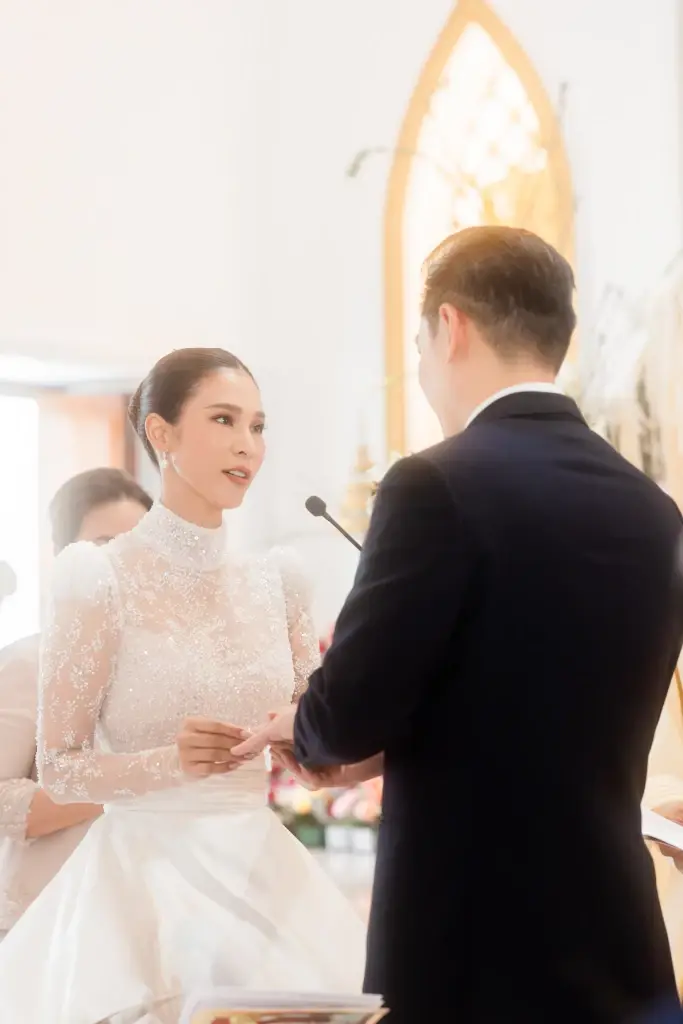 ปาย สิตางศุ์ ควงแขน นิก ธนิก ลั่นระฆังวิวาห์แบบคริสต์ 