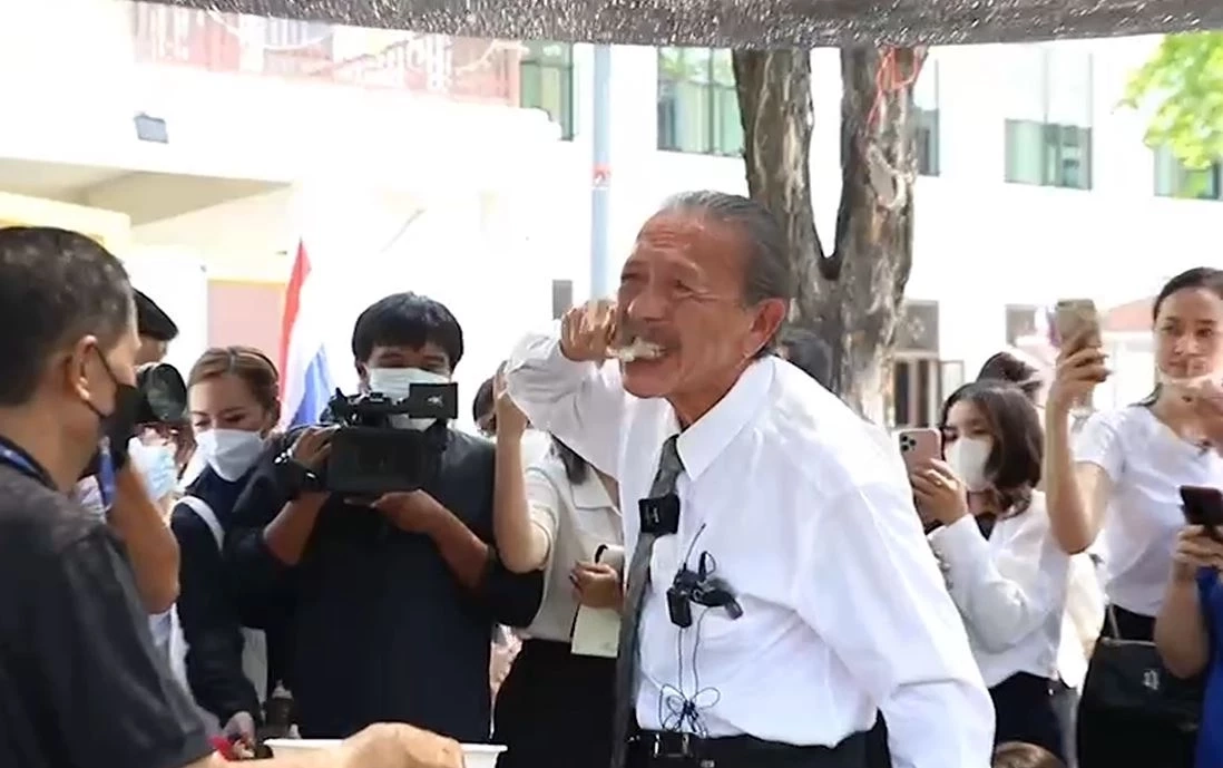 "ชูวิทย์" แฉปมเงินทอนรถไฟฟ้าสายสีส้ม ปะทะคารมเดือด เลขาฯ รมว.คมนาคม (มีคลิป)