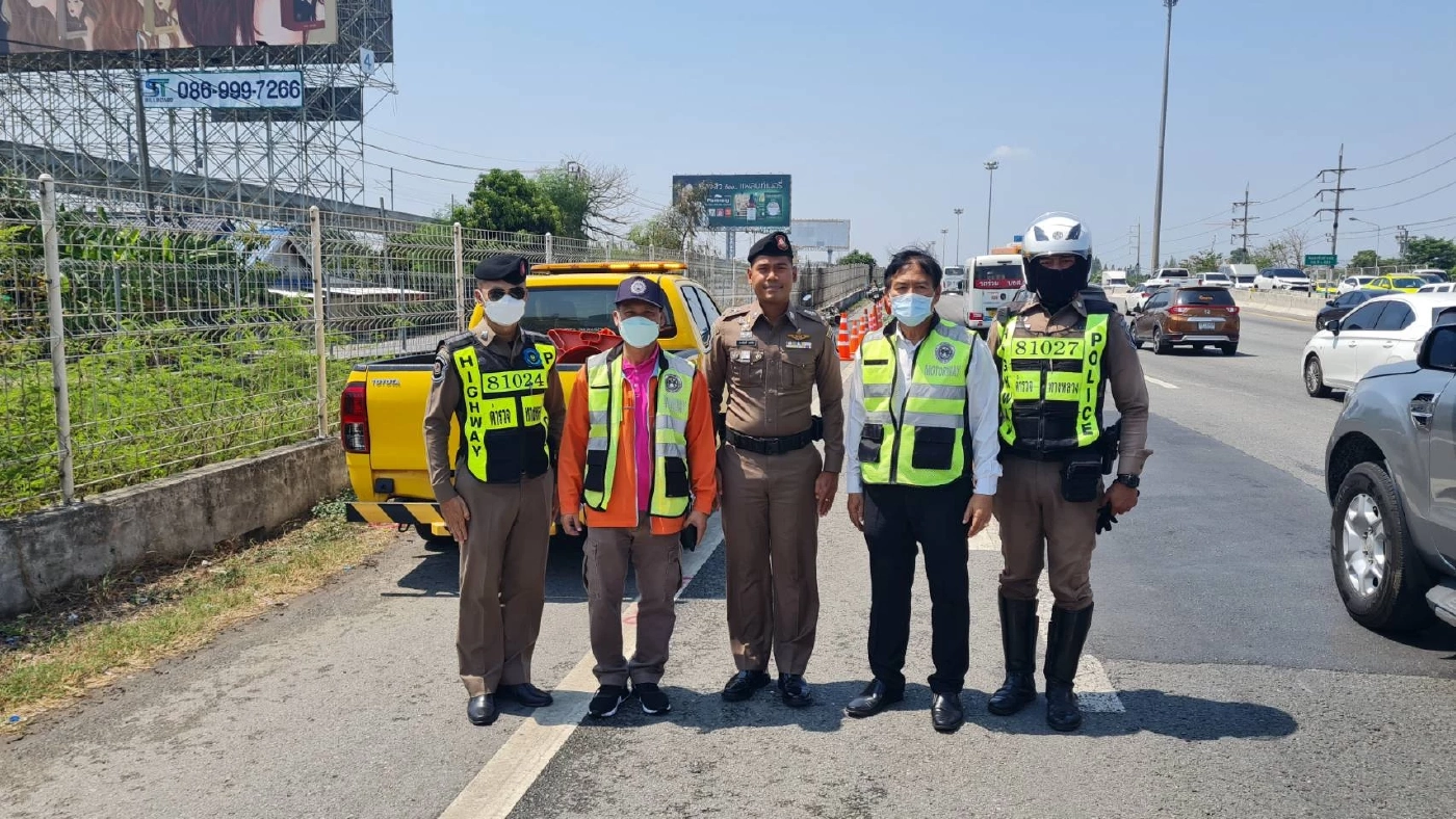 ตร.เร่งตรวจวงจรปิด อุบัติเหตุรถบรรทุกแก๊สพลิกคว่ำ กลางมอเตอร์เวย์