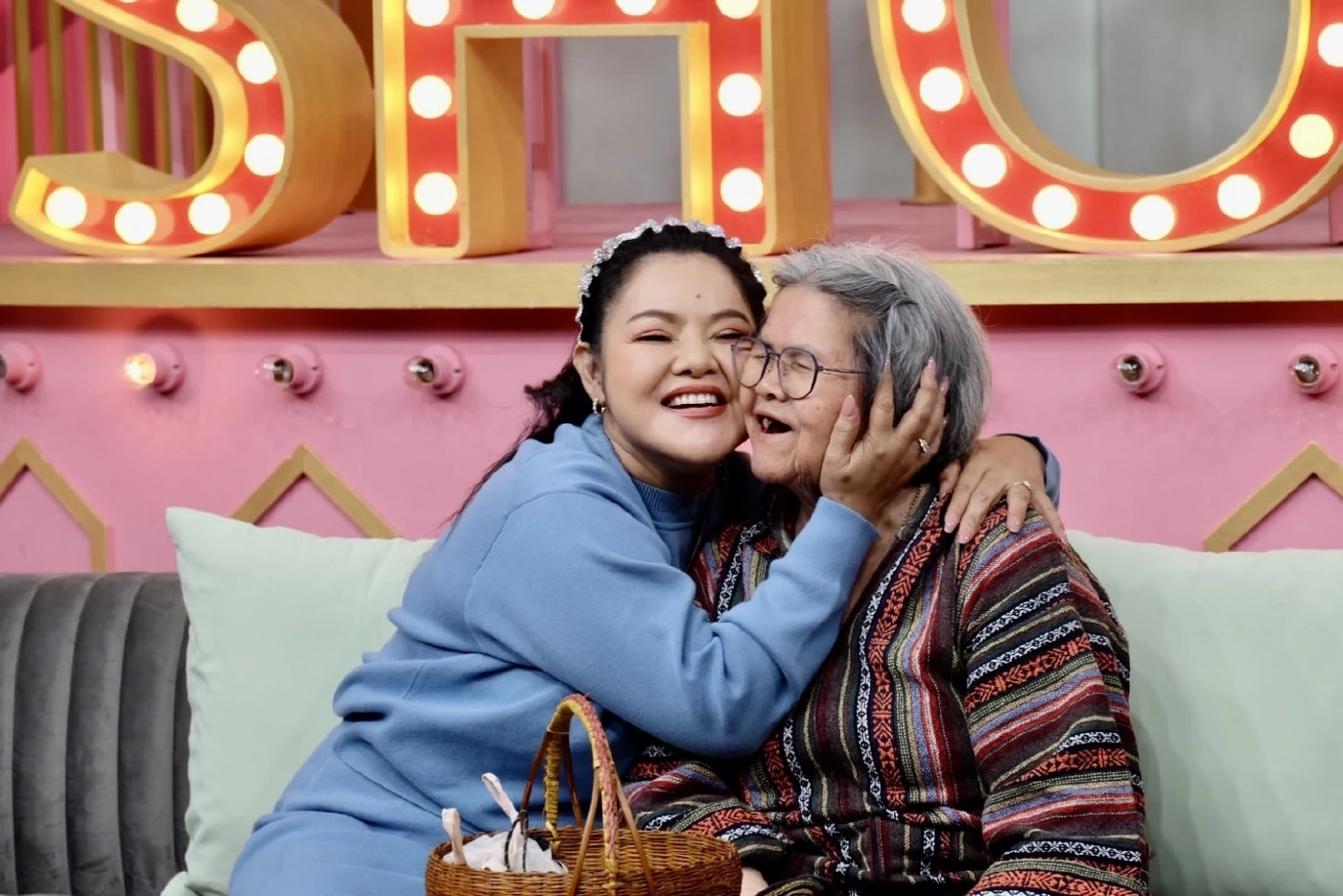 ฮาย อาภาพร ลูกทุ่งคนดัง โดนบูลลี่ไม่รู้จักกางเกงใน