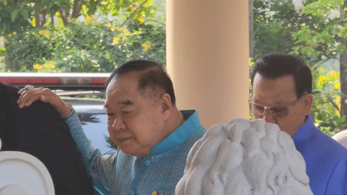 พล.อ.ประวิตร  วงษสุวรรณ  รองนายกฯ เข้าร่วมประชุมครม. ขณะที่มีรมต.ลาประชุมถึง 7 คน 