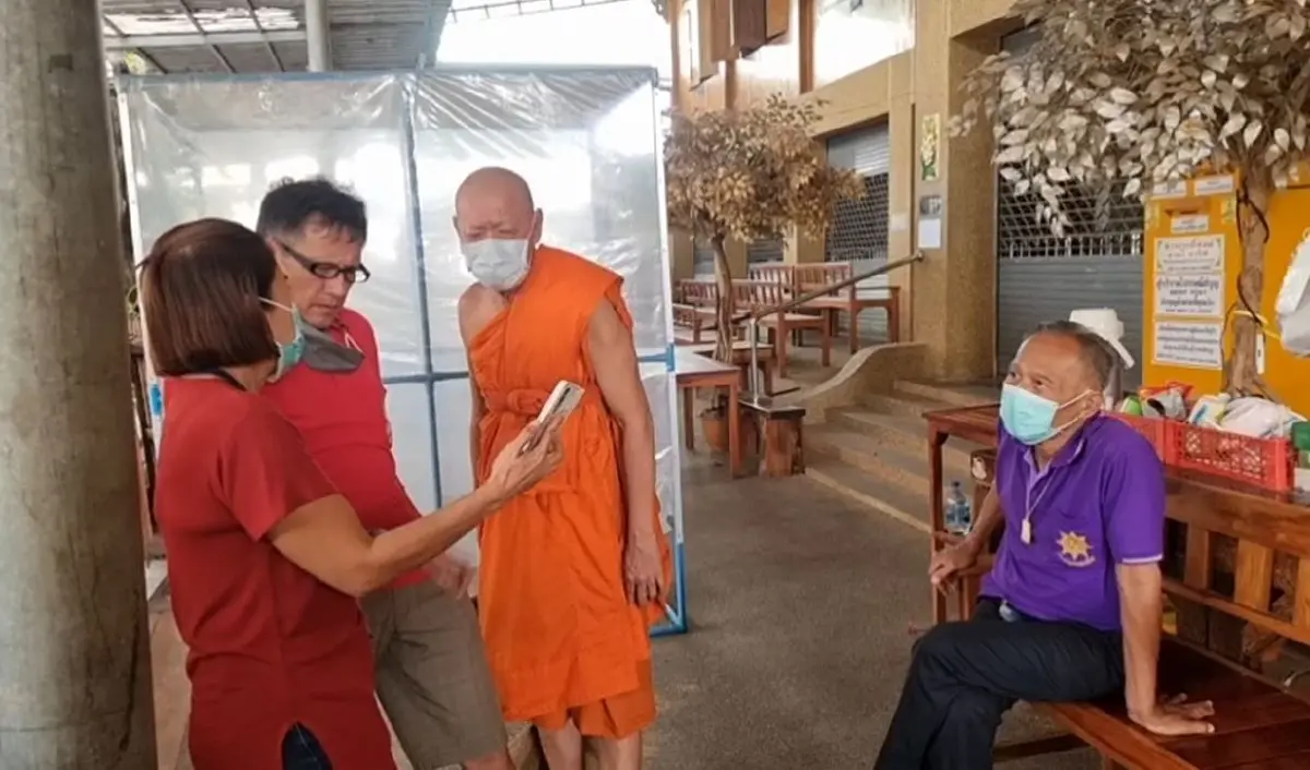 คนดูแลวัด โต้เพจดัง พระนั่งล้อมวงจั่วไพ่ ไม่ได้อยู่วัดโมลี