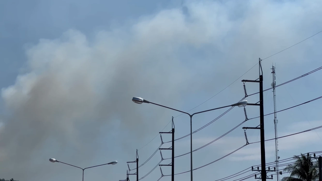 ควันจากเกาะกง-โพธิสัตว์ กัมพูชา ลอยปกคลุมจ.ตราด