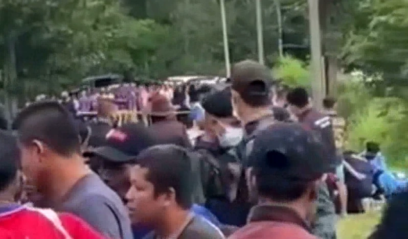 สุดโหด! คนร้ายฆ่า 3 ศพ ยัดท้ายรถเก๋ง ทิ้งบึงจือแรนราธิวาส