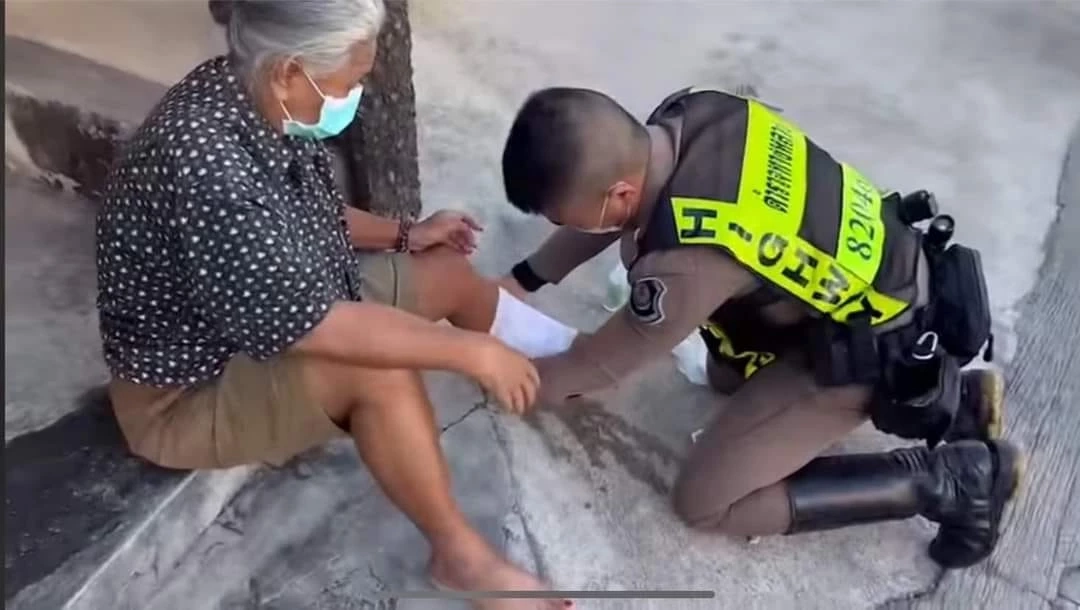 เพื่อนตำรวจแห่อาลัย "ส.ต.อ." ช่วย ปชช. ได้รับคำชมบ่อยครั้ง ก่อนถูกชนดับ