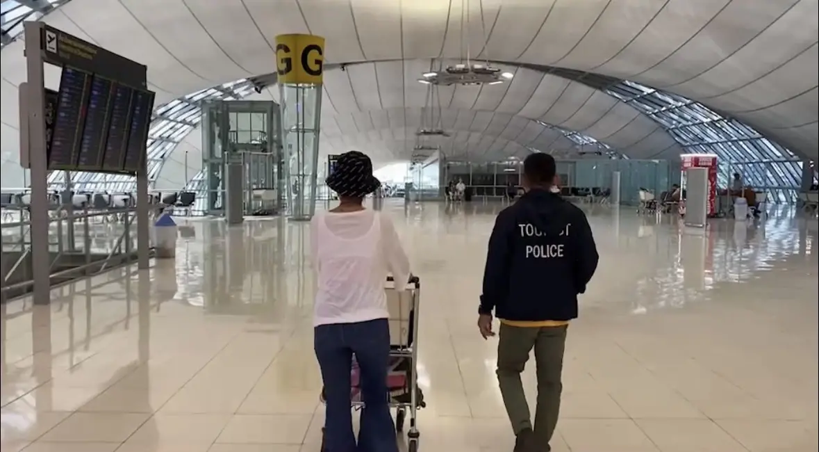 “ทับทิม” บินมอบตัวเอฟบีไอ สู้คดีชนแล้วหนี สหรัฐ