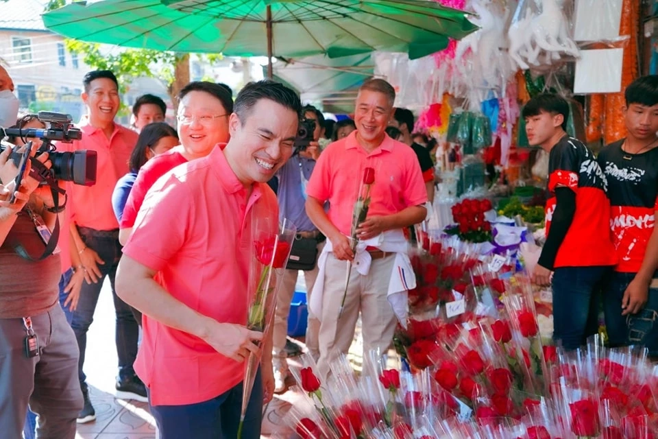 “เอกนัฏ” เผย เตรียมจัดคิวให้ “บิ๊กตู่” เดินสายปราศรัยทั่วประเทศ 