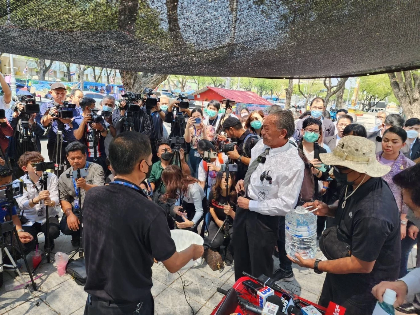 "อนุทิน" ยันแกร่งดั่งภูเขาทอง ปม "ชูวิทย์" บุกกระทรวงคมนาคม แฉข้อมูลเงินทอน