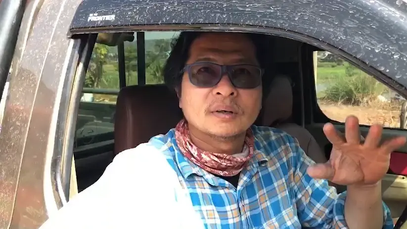 นายทวีทรัพย์ พูนวสินมงคล เกษตรกรผู้ปลูกดอกกุหลาบ