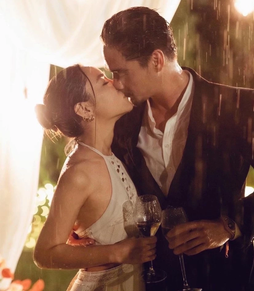 “อนันดา” ควงแขนเจ้าสาว “ณิชชา” แถลงข่าวสละโสด ขอเที่ยวรอบโลกก่อนค่อยมีลูก