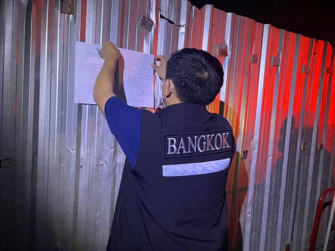 สนง.เขตห้วยขวาง สั่งยุติก่อสร้างชั่วคราว โครงการอาคารหรูพังถล่ม